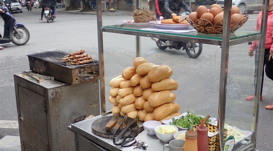 Street food in Hanoi - Bánh mì