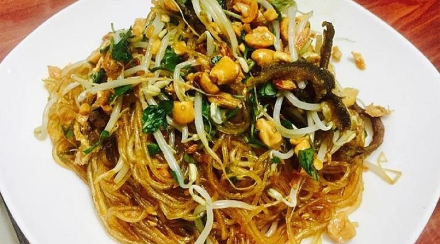 Street food in Hanoi - Mien Luon Xao